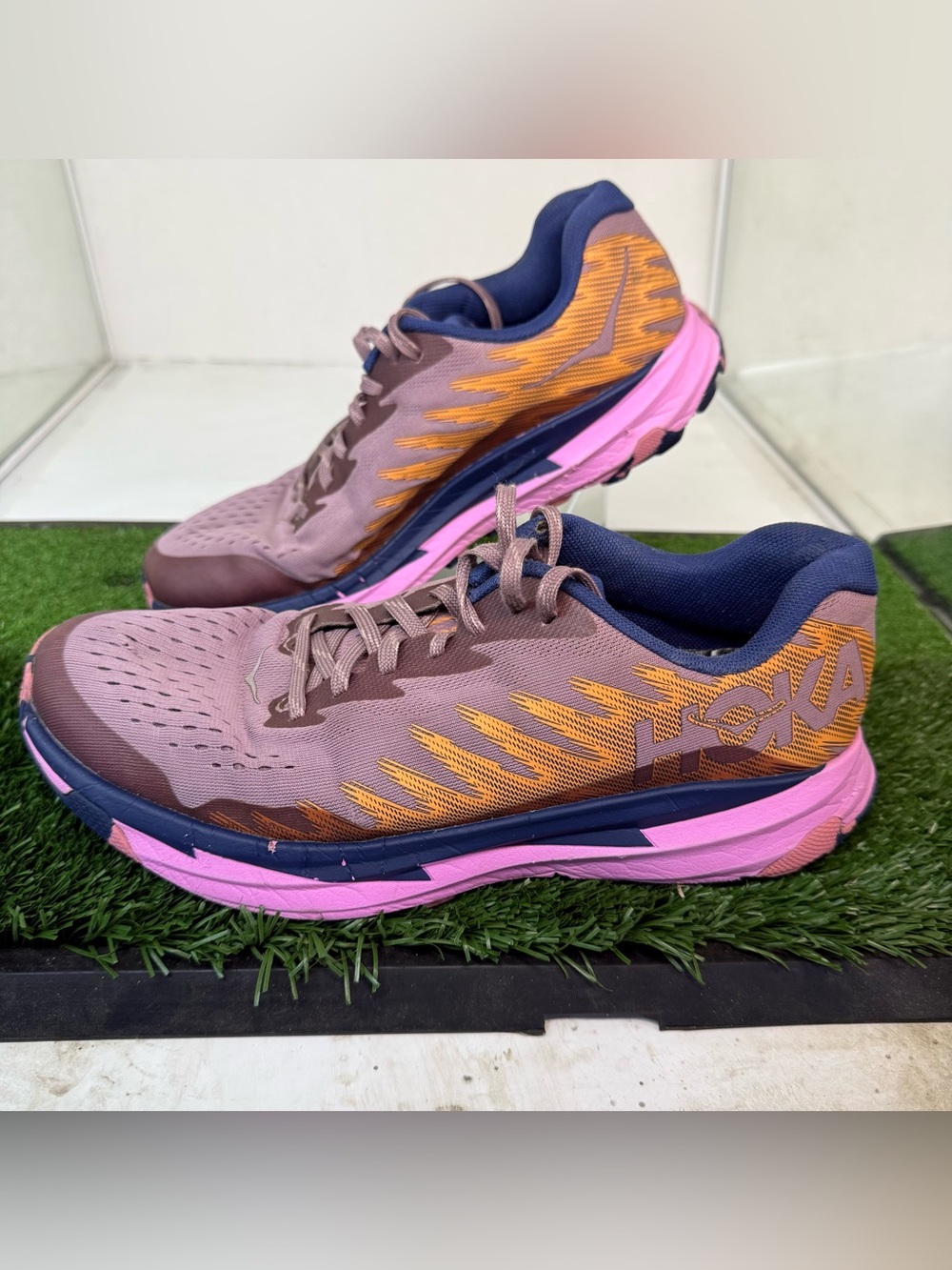 HOKA Torrent 3 Womens 9 B Mauve and Gold